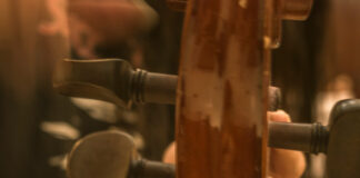 CENTRO CULTURAL UNIVERSITARIO “Entre lo humano y lo divino” de Viviana Nieva