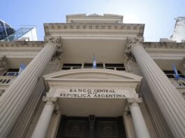 Credibilidad del nuevo esquema cambiario y guerra comercial, principales desafíos de la economía argentina según especialistas