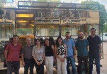 TRANSFERENCIA DE TECNOLOGÍA FaCENA transfirió móvil de extracción de miel con energía renovable, a cooperativa de Loreto