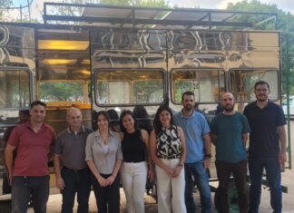 TRANSFERENCIA DE TECNOLOGÍA FaCENA transfirió móvil de extracción de miel con energía renovable, a cooperativa de Loreto