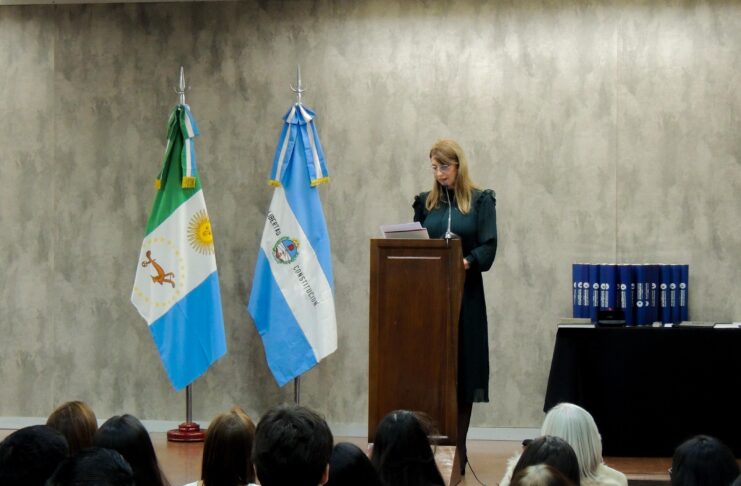 Ciencias Económicas entregó 35 títulos a flamantes egresados