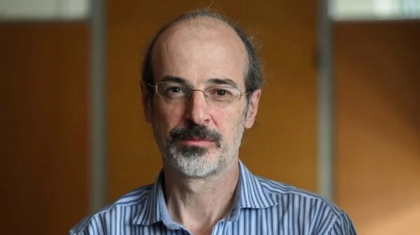 Diego Hurtado es doctor en física y ex vicepresidente de la Comisión Nacional de Energía Atómica.