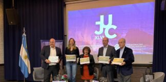 Premian trabajo de Económicas en jornadas nacionales de contabilidad