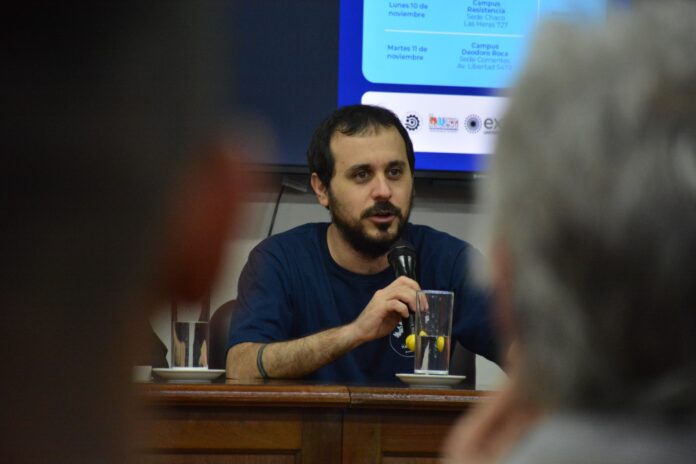 Federico Ledesma, el creador de "Pisar Malvinas", estuvo en la UNNE y dialogó con la radio de la universidad.