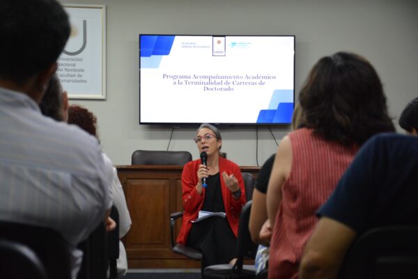 La Dra. Ileana Ramírez- Programa de Formación Docente Continua, es la responsable de la Coordinación Académica del Programa de Acompañamiento Académico a la Terminalidad de Carreras de Doctorado de la UNNE.