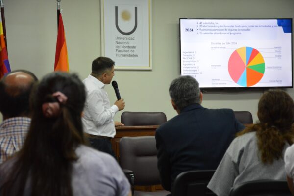 El secretario de Posgrado de la UNNE, Dr. Claudio Nuñez, mostró información cuantitativa de la realidad de la Universidad en materia de posgrado. 