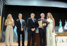 Ciencias Económicas: graduación de 59 egresados, homenaje a malvinense y afirmación institucional