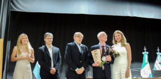 CIERRE DE CICLO 2025 Ciencias Económicas: graduación de 59 egresados, homenaje a malvinense y afirmación institucional