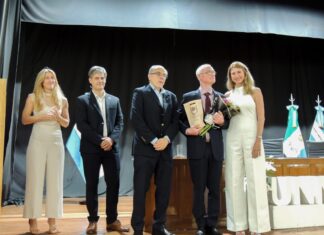 CIERRE DE CICLO 2025 Ciencias Económicas: graduación de 59 egresados, homenaje a malvinense y afirmación institucional