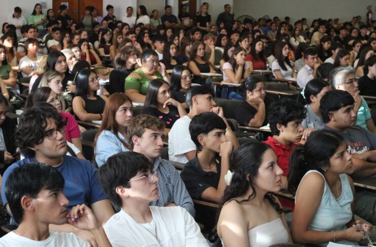 Veterinarias inició el cursado de Introducción a las Ciencias Básicas con más de 500 estudiantes