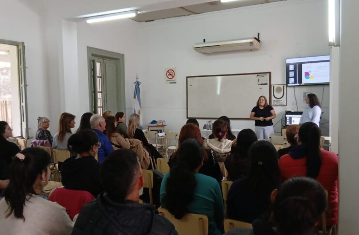 Más de 90 inscriptos en curso de lengua de señas en el Centro Regional Universitario de Goya