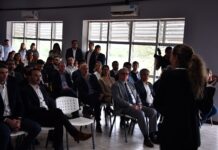 Con la UNNE como actor del desarrollo tecnológico, el gobierno de Corrientes firmó un acuerdo con Amazon