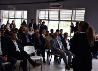 UNIVERSIDAD - EMPRESA - ESTADO Con la UNNE como actor del desarrollo tecnológico, el gobierno de Corrientes firmó un acuerdo con Amazon