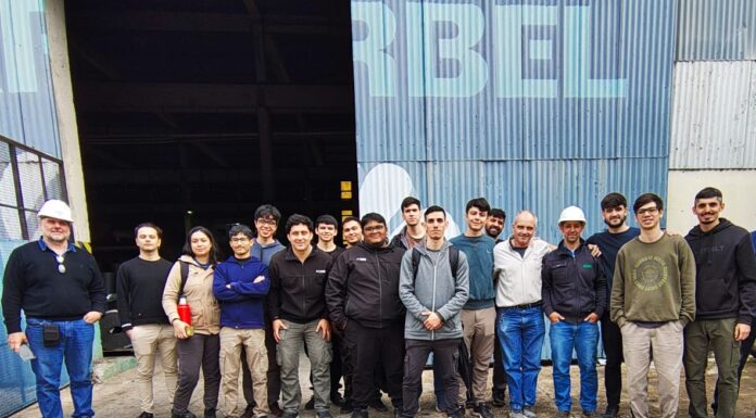 Futuros ingenieros electromecánicos vinculan teoría y práctica en una visita industrial