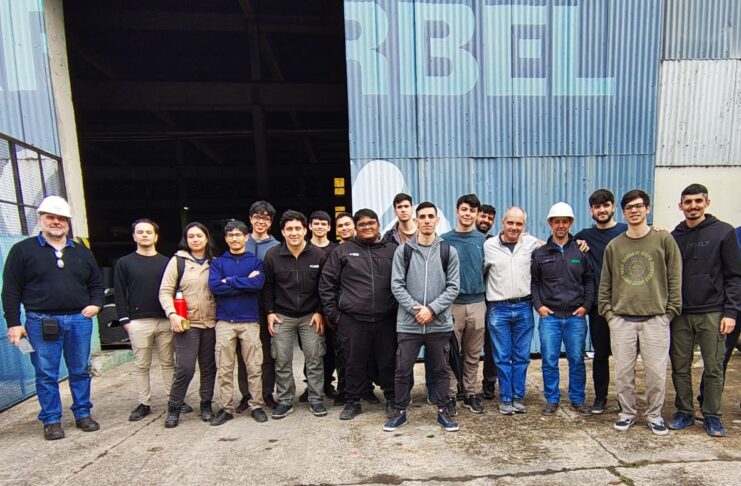 Futuros ingenieros electromecánicos vinculan teoría y práctica en una visita industrial