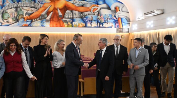 El Embajador de Ucrania en la UNNE: intercambios académicos y culturales, tierras raras y memoria histórica