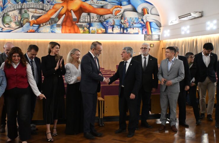 El Embajador de Ucrania en la UNNE: intercambios académicos y culturales, tierras raras y memoria histórica