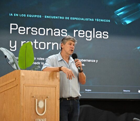 El impacto de las “empresas agénticas” y la inteligencia artificial, eje de una charla en la UNNE