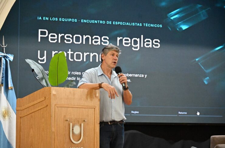 El impacto de las “empresas agénticas” y la inteligencia artificial, eje de una charla en la UNNE