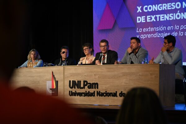 el Secretario de Políticas Universitarias  (spu), Oscar Alpa, es Rector en uso de licencia de la UNLPam, la Universidad anfitriona de este congreso nacional.