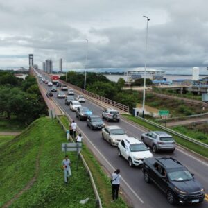 cruce de la marcha por el puente2