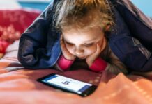 Becaria de Medicina estudia el daño visual que las pantallas provocan en los niños