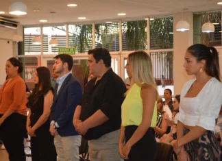 Se suman mas profesionales de la salud Entrega de títulos en la Facultad de Medicina