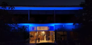La Facultad de Medicina se iluminó de azul en adhesión a este importante Día 31 de marzo Día Mundial del Cáncer de Colon