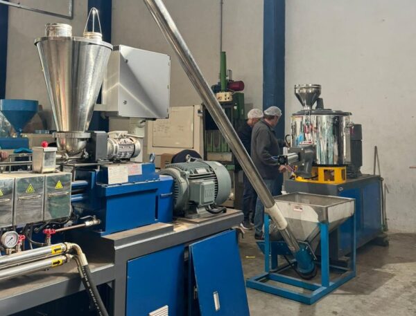 La producción de bioplásticos a partir de una materia prima regional, reduce los costos de importación y el impacto ambiental. Foto: Conicet. 