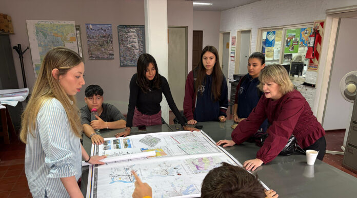 PIEES: Estudiantes de escuelas secundarias realizaron actividades presenciales en la FAU