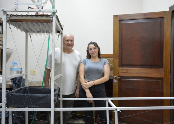 La estudiante Sofia Beatriz Wolin y el docente-investigador Ing. Alejandro Ruberto.